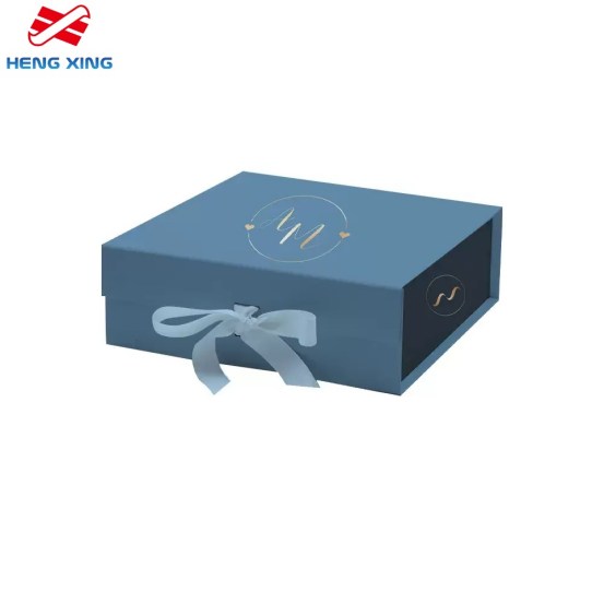 подарочная коробка с магнитной застежкой на крышке