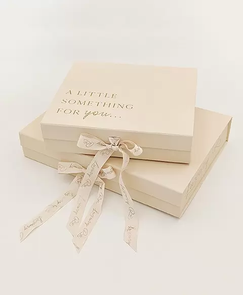  Подарочная коробка 